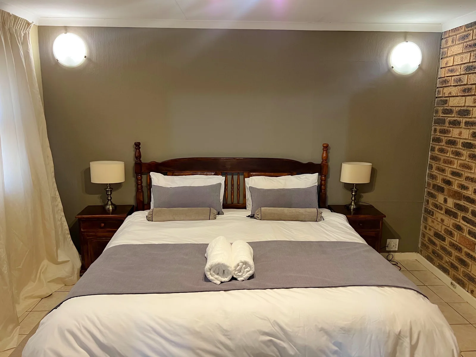 A guest cottage bedroom with a double bed and bedside lamps.